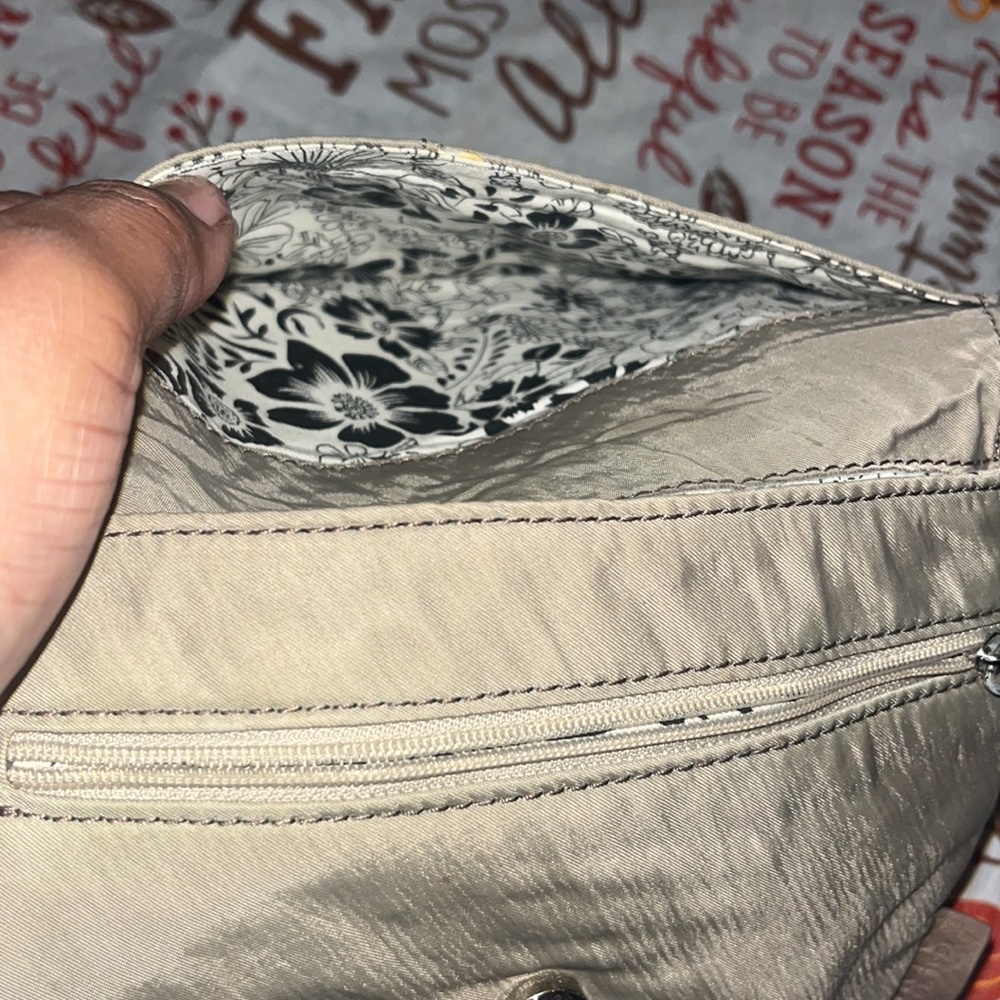 GUC Hobo crossbody - Picture 14 of 14